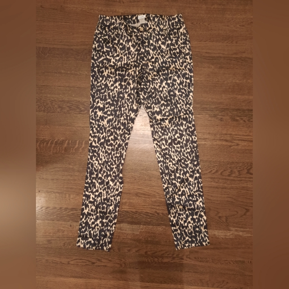 Women's size 6 leapord pants